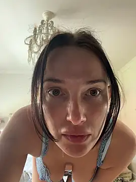 Snapshot of Remirosee chatting on May 15, 10:44 am Remirosee online show from May 15, 10:44 am