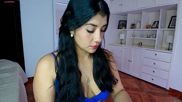 nina moen online show from November 4, 3:05 am