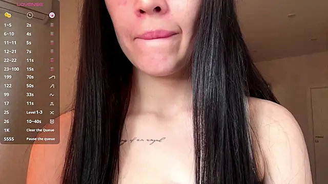 AuraJefcoat online show from April 4, 12:35 pm