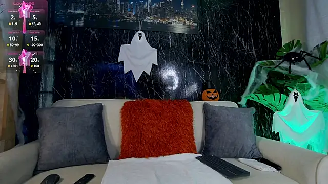 Snapshot of Emily_Foxx01 chatting on October 21, 10:21 pm Emily Foxx01 online show from October 21, 10:21 pm