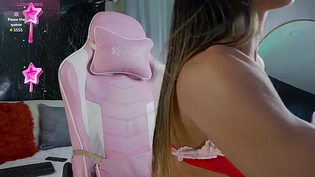 Snapshot of Emily_Foxx01 chatting on November 9, 4:16 pm Emily Foxx01 online show from November 9, 4:16 pm