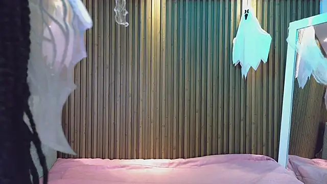 AlanaWalker9 online show from October 31, 4:02 am