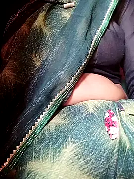 Snapshot of cutrashmi_hot47 chatting on December 16, 7:13 am cutrashmi hot47 online show from December 16, 7:13 am