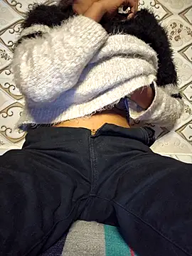 Snapshot of Aidakhan1212 chatting on November 29, 9:45 am Aidakhan1212 online show from November 29, 9:45 am