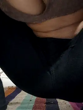 Snapshot of Aidakhan1212 chatting on December 14, 4:56 pm Aidakhan1212 online show from December 14, 4:56 pm