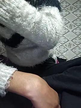 Snapshot of Aidakhan1212 chatting on December 16, 3:28 pm Aidakhan1212 online show from December 16, 3:28 pm