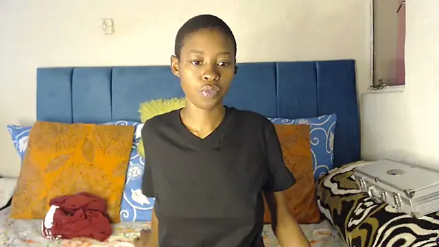 Snapshot of SweetSlenderChoc chatting on May 1, 2:43 pm SweetSlenderChoc online show from May 1, 2:43 pm
