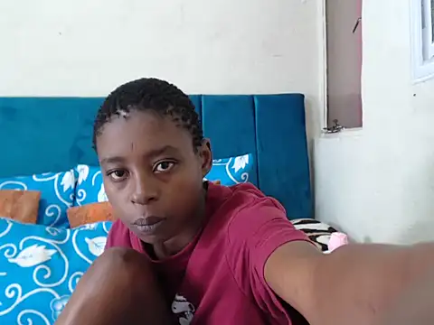 Snapshot of SweetSlenderChoc chatting on May 13, 1:30 pm SweetSlenderChoc online show from May 13, 1:30 pm