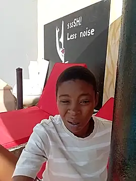 Snapshot of SweetSlenderChoc chatting on May 24, 10:53 am SweetSlenderChoc online show from May 24, 10:53 am