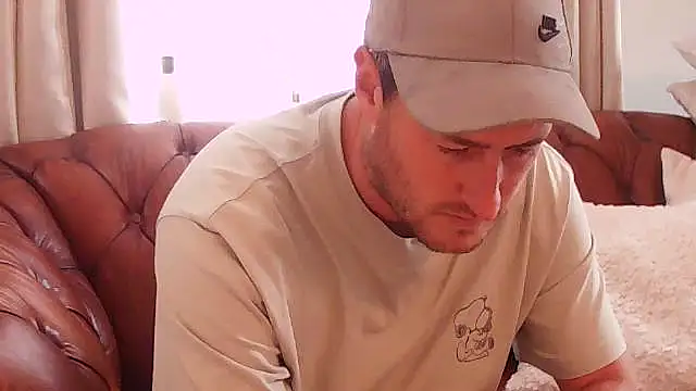 Snapshot of Londonlad818 chatting on September 17, 1:24 pm Londonlad818 online show from September 17, 1:24 pm