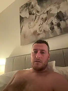 Snapshot of Londonlad818 chatting on February 18, 7:21 pm Londonlad818 online show from February 18, 7:21 pm