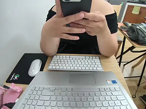 Hana Mina online show from September 25, 7:39 pm