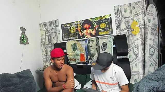 Snapshot of Venezuelan_threesome chatting on September 10, 1:49 am Venezuelan threesome online show from September 10, 1:49 am