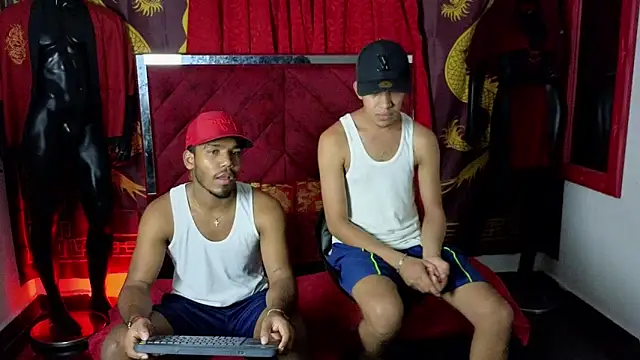 Snapshot of Venezuelan_threesome chatting on September 11, 11:49 pm Venezuelan threesome online show from September 11, 11:49 pm