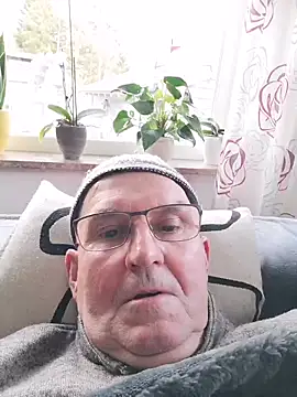 Snapshot of Oldmenhot66 chatting on February 28, 1:23 pm Oldmenhot66 online show from February 28, 1:23 pm