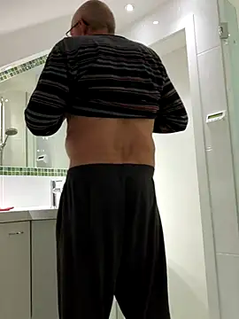 Snapshot of Oldmenhot66 chatting on April 9, 4:01 am Oldmenhot66 online show from April 9, 4:01 am