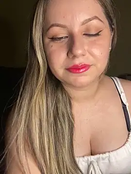 Model930 online show from September 25, 6:33 pm