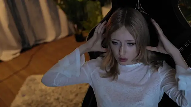 Snapshot of rosy_petal chatting on September 16, 2:01 am rosy petal online show from September 16, 2:01 am