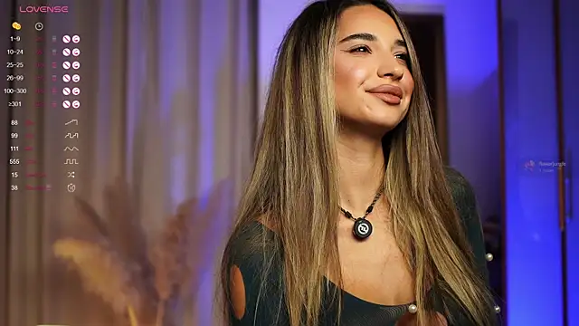 ItalianGirl online show from October 6, 7:00 pm