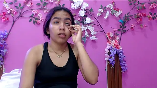 skinnysofia18 online show from January 19, 1:26 pm