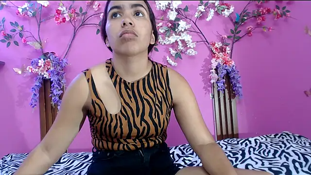 skinnysofia18 online show from June 3, 2:08 pm