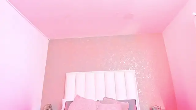 KaylieBrooks online show from April 7, 1:33 pm