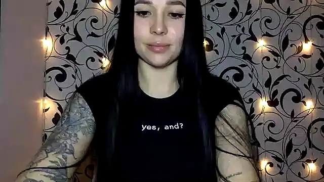 Snapshot of Ivelaa chatting on November 1, 8:55 pm Ivelaa online show from November 1, 8:55 pm