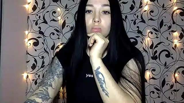 Snapshot of Ivelaa chatting on November 3, 11:44 am Ivelaa online show from November 3, 11:44 am