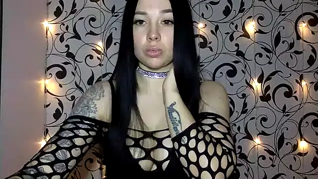 Snapshot of Ivelaa chatting on November 4, 1:21 pm Ivelaa online show from November 4, 1:21 pm