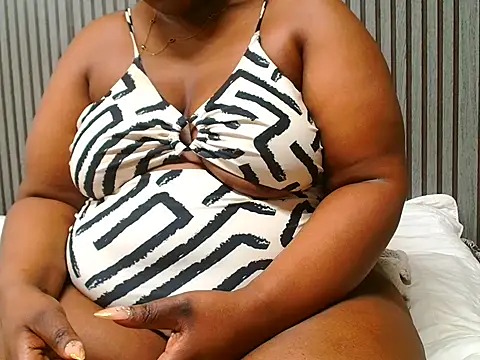 Snapshot of ROYALASS25 chatting on November 7, 3:06 am ROYALASS25 online show from November 7, 3:06 am