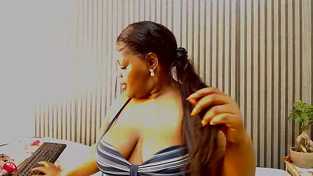 ROYALASS25 online show from June 15, 12:07 pm