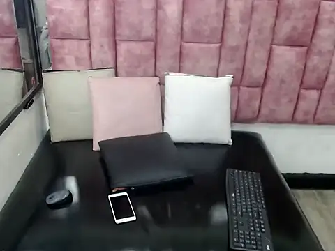 Snapshot of Penelopee_Rouse chatting on October 27, 8:13 pm Penelopee Rouse online show from October 27, 8:13 pm