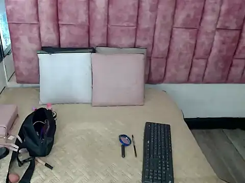 Snapshot of Penelopee_Rouse chatting on October 29, 12:51 pm Penelopee Rouse online show from October 29, 12:51 pm