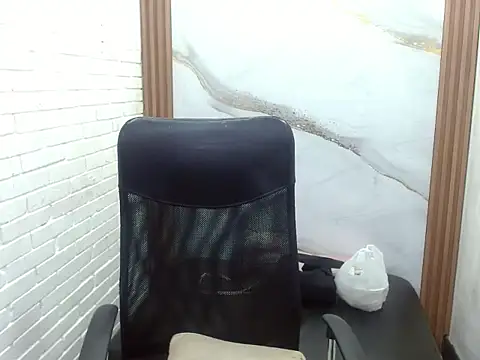 Snapshot of Penelopee_Rouse chatting on October 31, 12:39 pm Penelopee Rouse online show from October 31, 12:39 pm