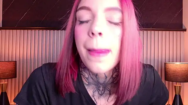 Snapshot of Meganreed_ chatting on July 18, 9:29 pm Meganreed online show from July 18, 9:29 pm