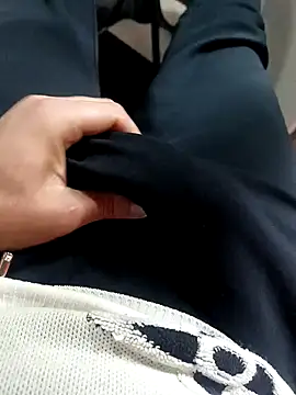 anis3g4 online show from December 5, 1:52 pm