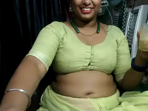 DearKimmi online show from December 3, 9:45 pm