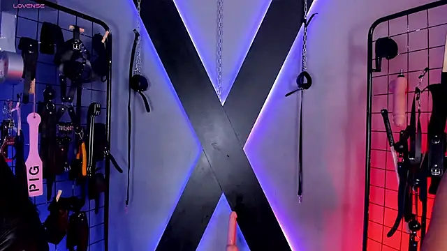 MissAlix Miah bdsm online show from January 11, 2:38 am