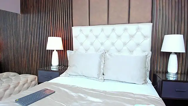 Snapshot of Kendal_Foxxx chatting on December 3, 12:03 pm Kendal Foxxx online show from December 3, 12:03 pm