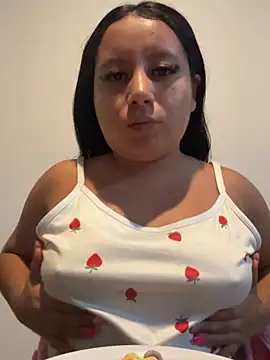Snapshot of Alaia33200 chatting on July 29, 12:53 am Alaia33200 online show from July 29, 12:53 am