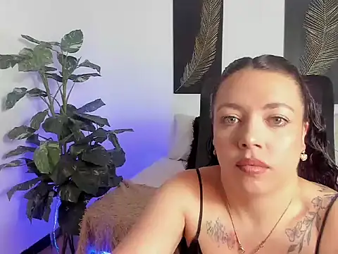 Snapshot of RubyStrong chatting on October 10, 1:54 pm RubyStrong online show from October 10, 1:54 pm