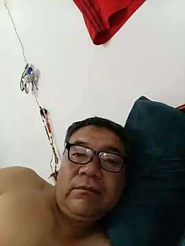 Snapshot of CubiformPostbox chatting on May 27, 9:28 am CubiformPostbox online show from May 27, 9:28 am