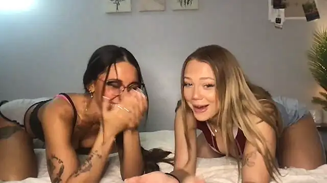 MichelleXClarice online show from September 18, 2:13 am