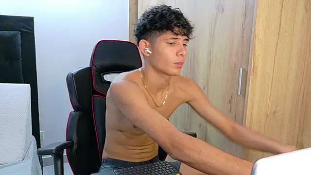 Noah-Garcia online show from October 3, 7:33 pm