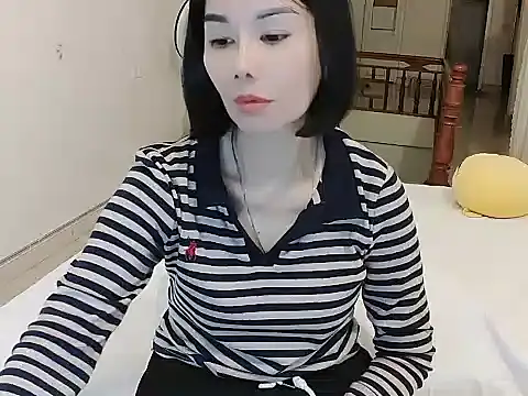 JunCii online show from February 8, 3:26 pm