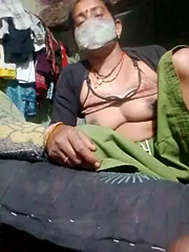 CUTE-004 online show from April 16, 5:14 pm