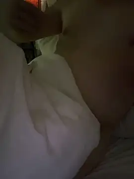 Risnguyen222 online show from June 10, 2:45 am
