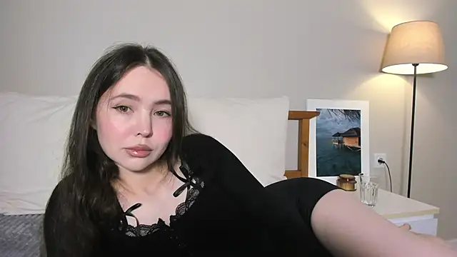 kittyphoria online show from October 4, 5:27 am