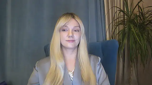 Snapshot of Zurelis chatting on November 6, 1:45 pm Zurelis online show from November 6, 1:45 pm