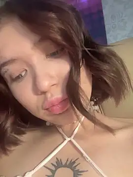 Snapshot of milkiiis chatting on October 18, 2:58 am milkiiis online show from October 18, 2:58 am